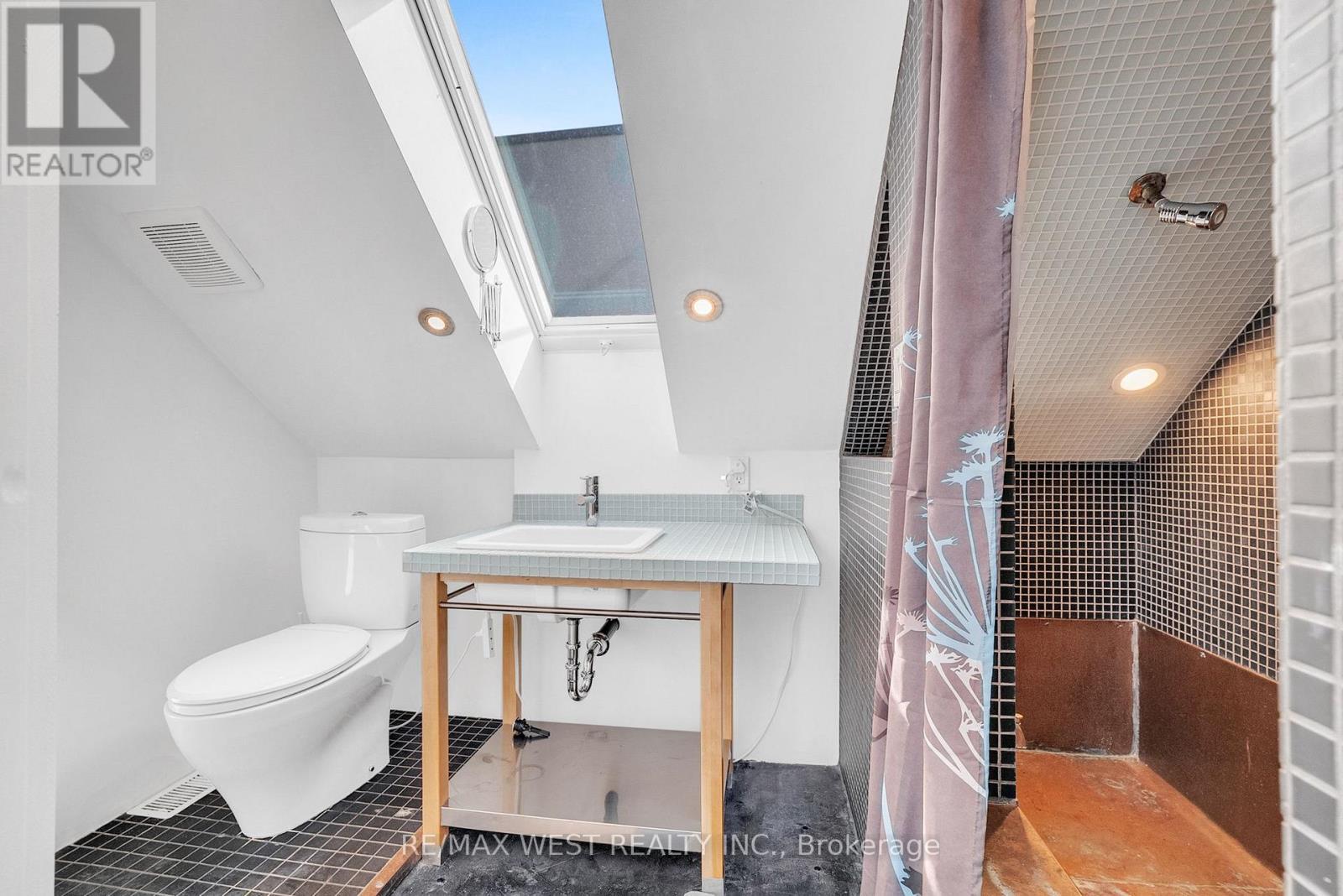 53 Argyle Street, Toronto, ON - Indoor Photo Showing Bathroom