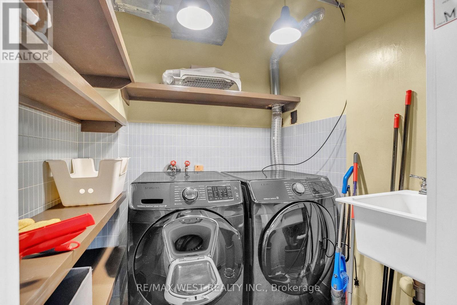 53 Argyle Street, Toronto, ON - Indoor Photo Showing Laundry Room