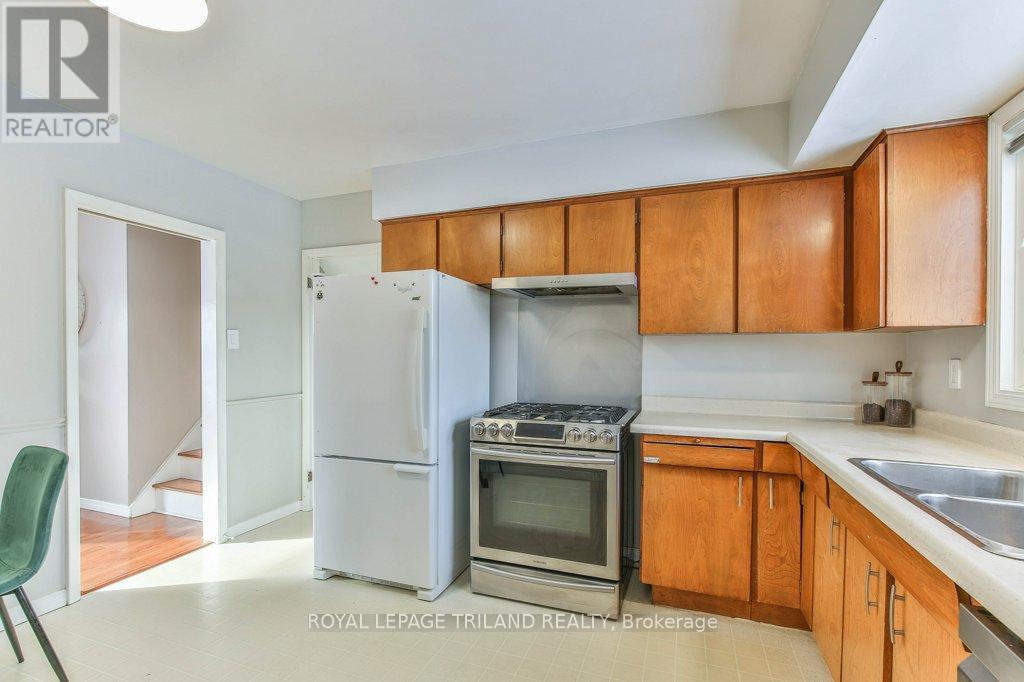 4 Maxwell Crescent, London North (North H), ON - Indoor Photo Showing Kitchen With Double Sink