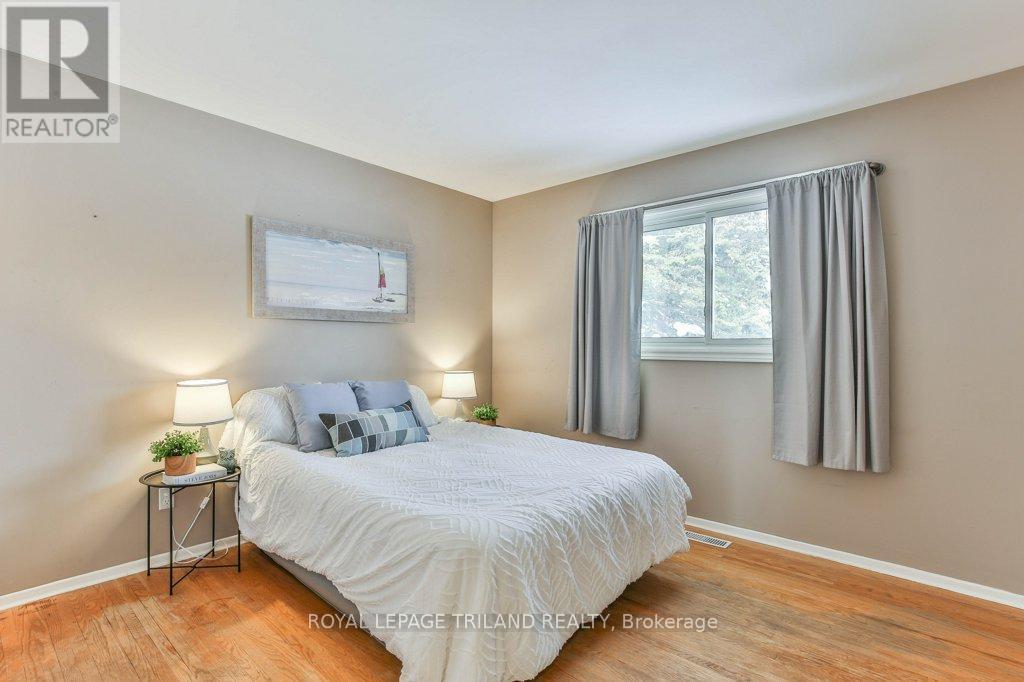 4 Maxwell Crescent, London North (North H), ON - Indoor Photo Showing Bedroom
