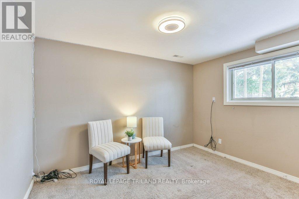 4 Maxwell Crescent, London North (North H), ON - Indoor