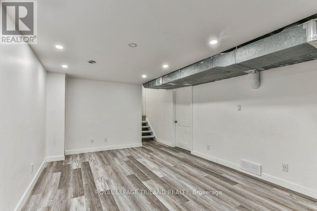 4 Maxwell Crescent, London North (North H), ON - Indoor