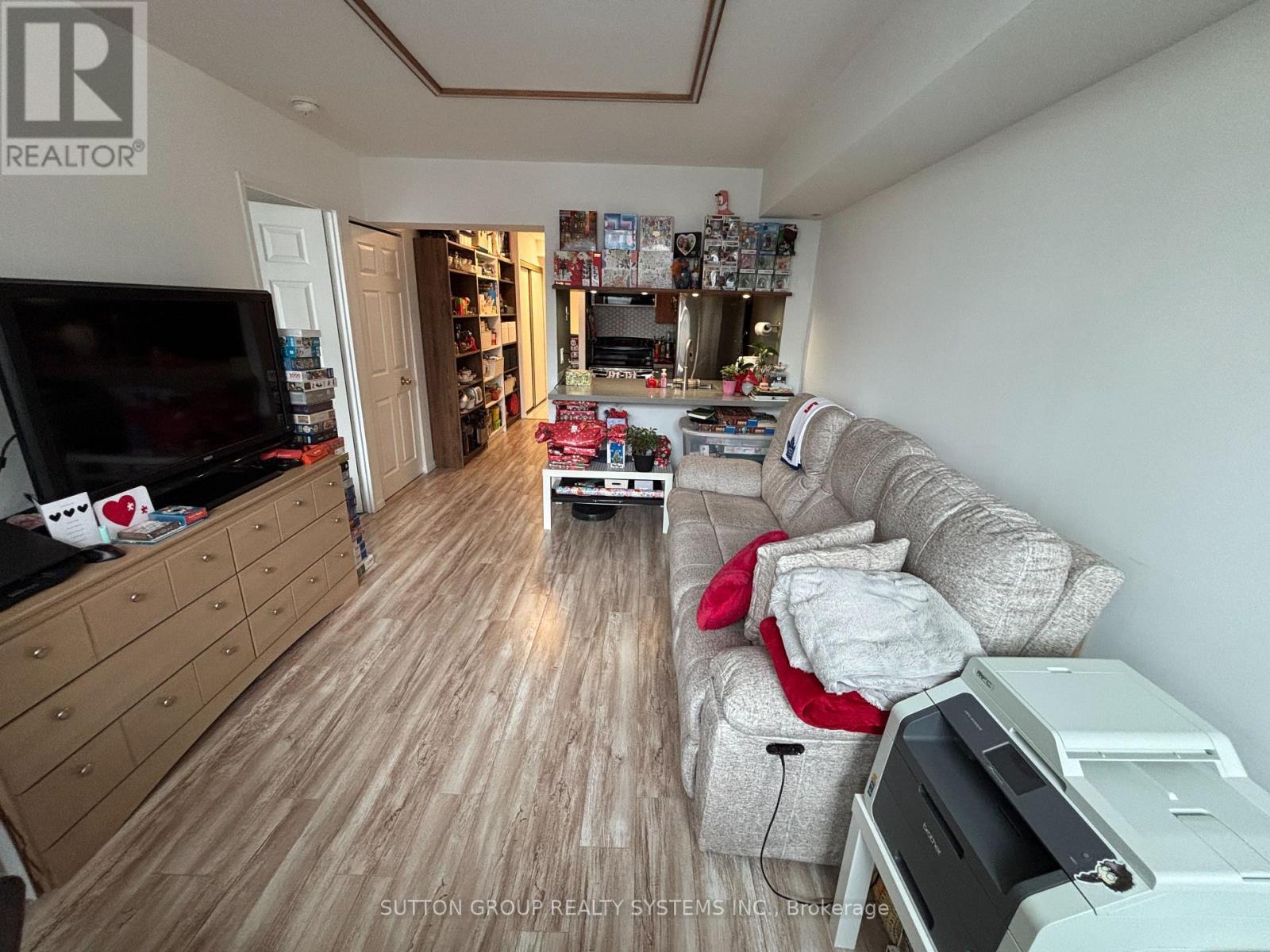 1104A - 3605 Kariya Drive, Mississauga, ON - Indoor Photo Showing Living Room