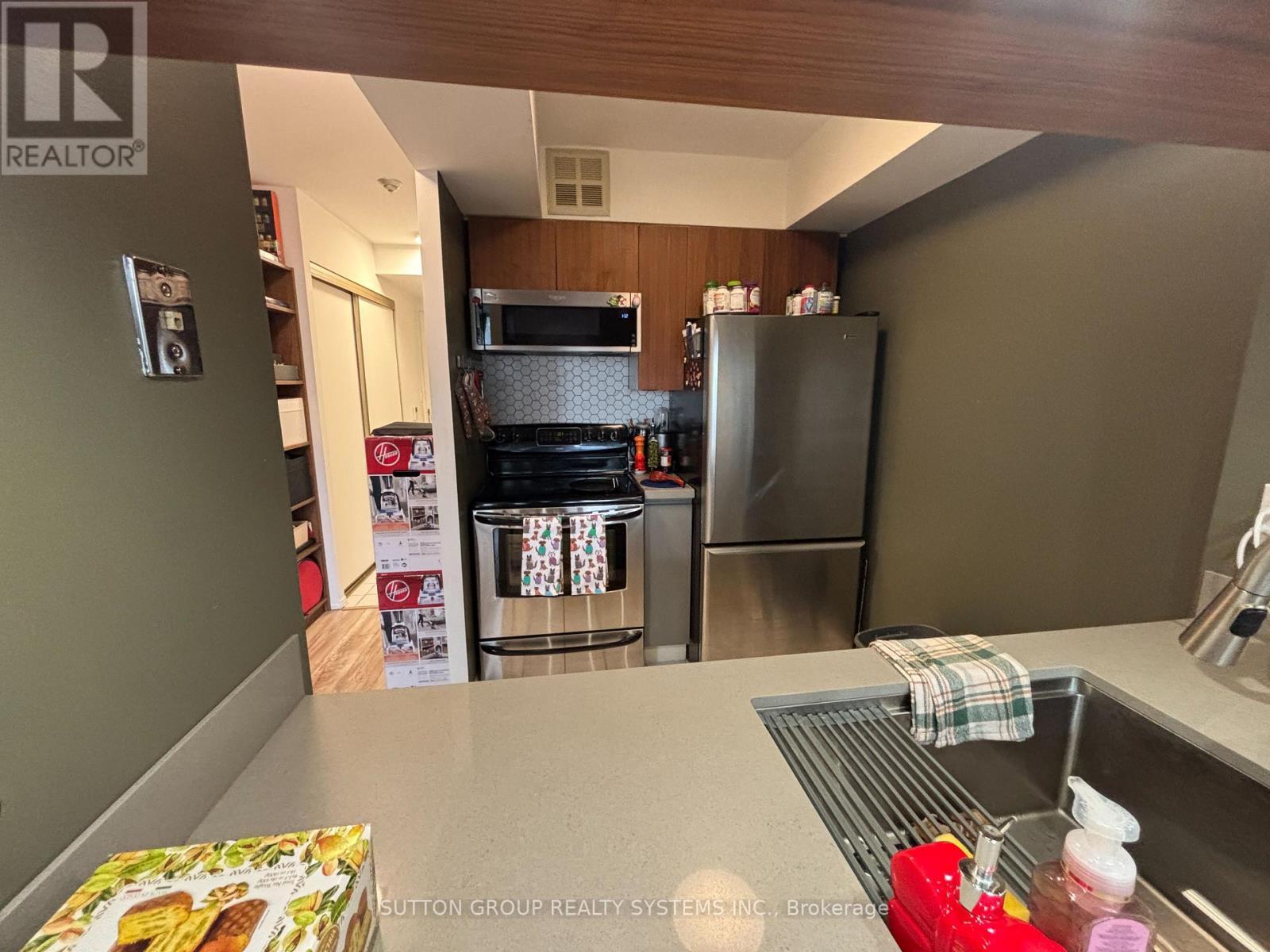 1104A - 3605 Kariya Drive, Mississauga, ON - Indoor Photo Showing Kitchen