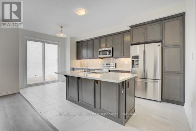546 Fir Court, Milton, ON - Indoor Photo Showing Kitchen With Upgraded Kitchen