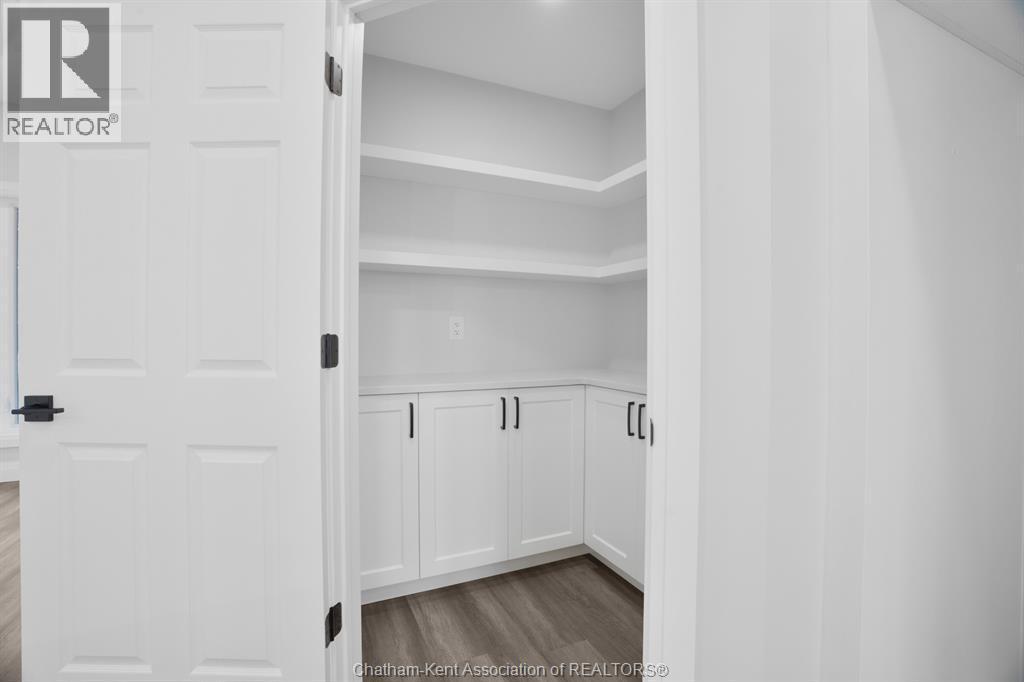 6511 Queens Line, Raleigh Township, ON - Indoor