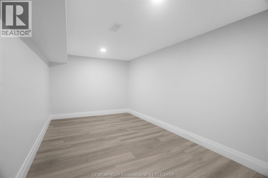 6511 Queens Line, Raleigh Township, ON - Indoor Photo Showing Other Room