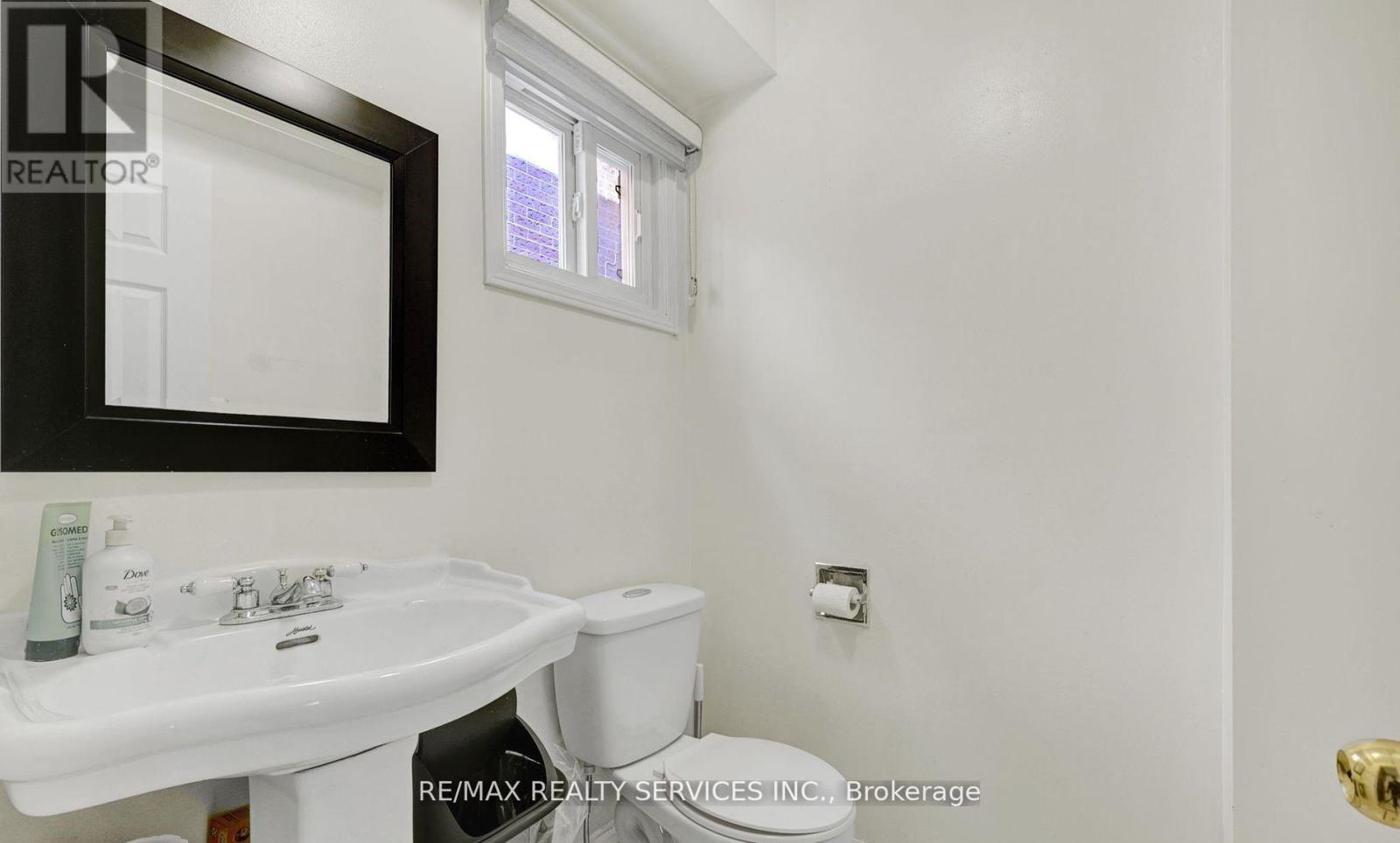 57 Atkins Circle, Brampton, ON - Indoor Photo Showing Bathroom