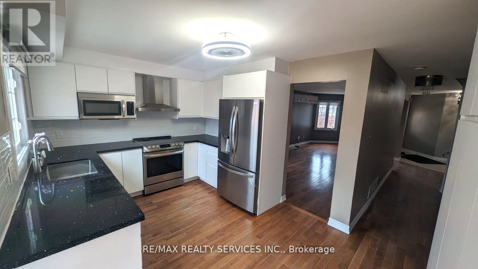 57 Atkins Circle, Brampton, ON - Indoor Photo Showing Kitchen With Stainless Steel Kitchen