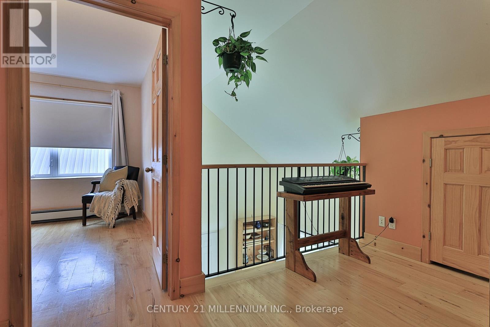 Upper landing above kitchen leads to 2 bedrooms - 322066 Concession Road 6-7, East Luther Grand Valley, ON - Indoor Photo Showing Other Room