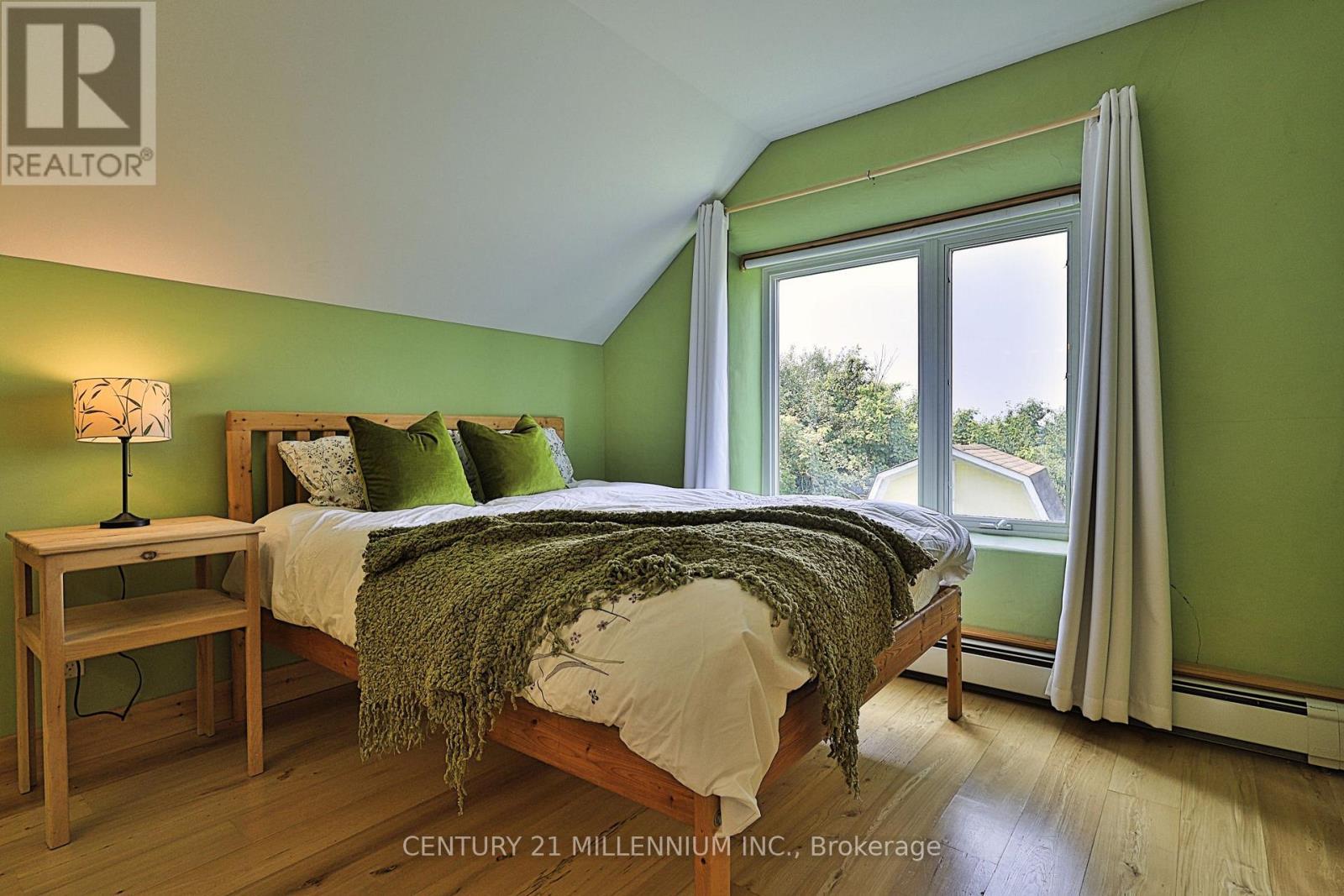 Bedrm. 2 (5pc, wood floor, window, WI closet - 322066 Concession Road 6-7, East Luther Grand Valley, ON - Indoor Photo Showing Bedroom