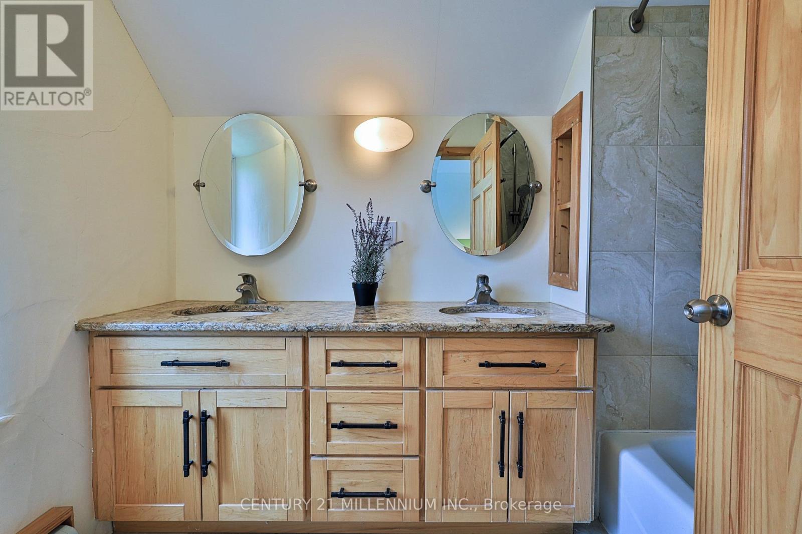 5pc bathroom - 322066 Concession Road 6-7, East Luther Grand Valley, ON - Indoor Photo Showing Bathroom