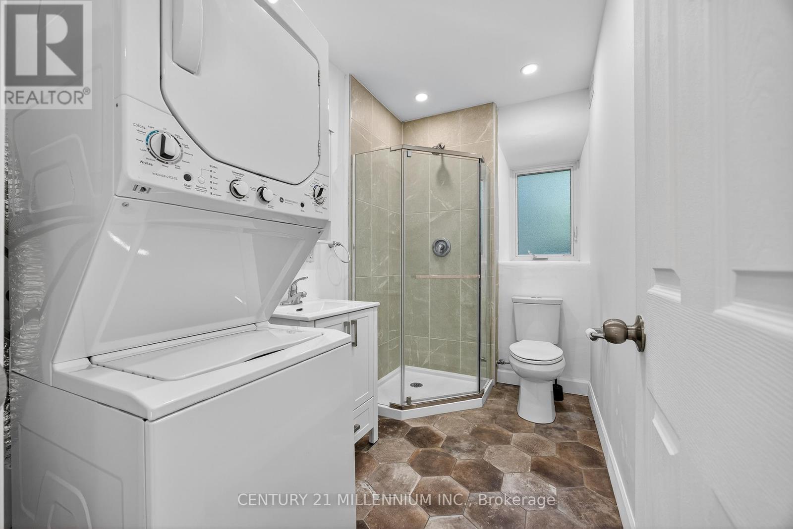 APARTMENT 3PC WITH STACKABLE LAUNDRY FACILITY - 322066 Concession Road 6-7, East Luther Grand Valley, ON - Indoor Photo Showing Laundry Room