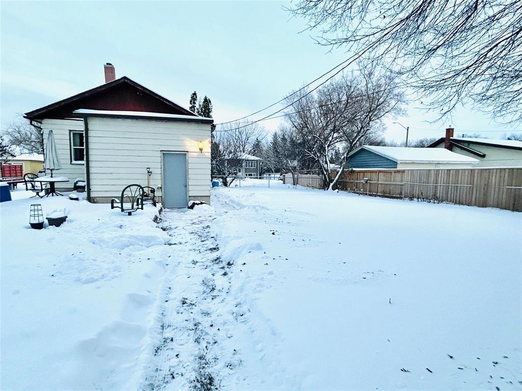 1252 5 Street, Brandon, MB - Outdoor