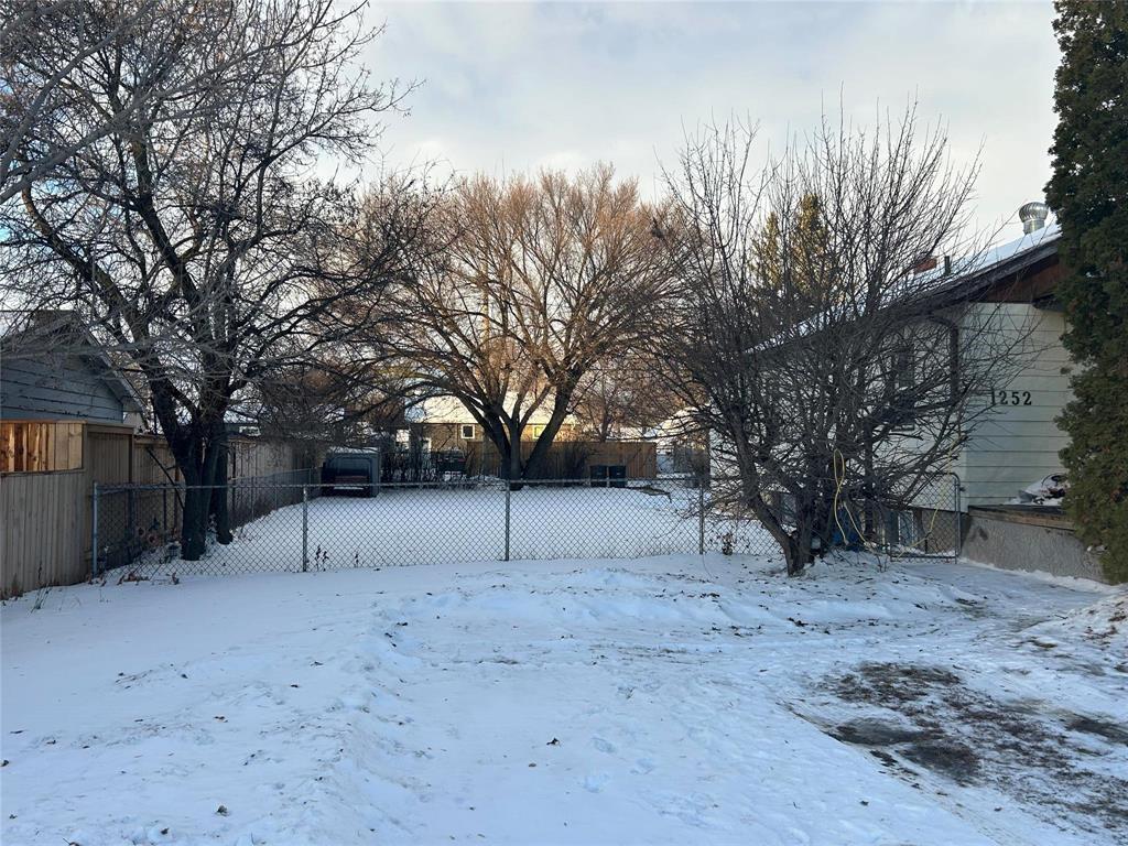 1252 5 Street, Brandon, MB - Outdoor