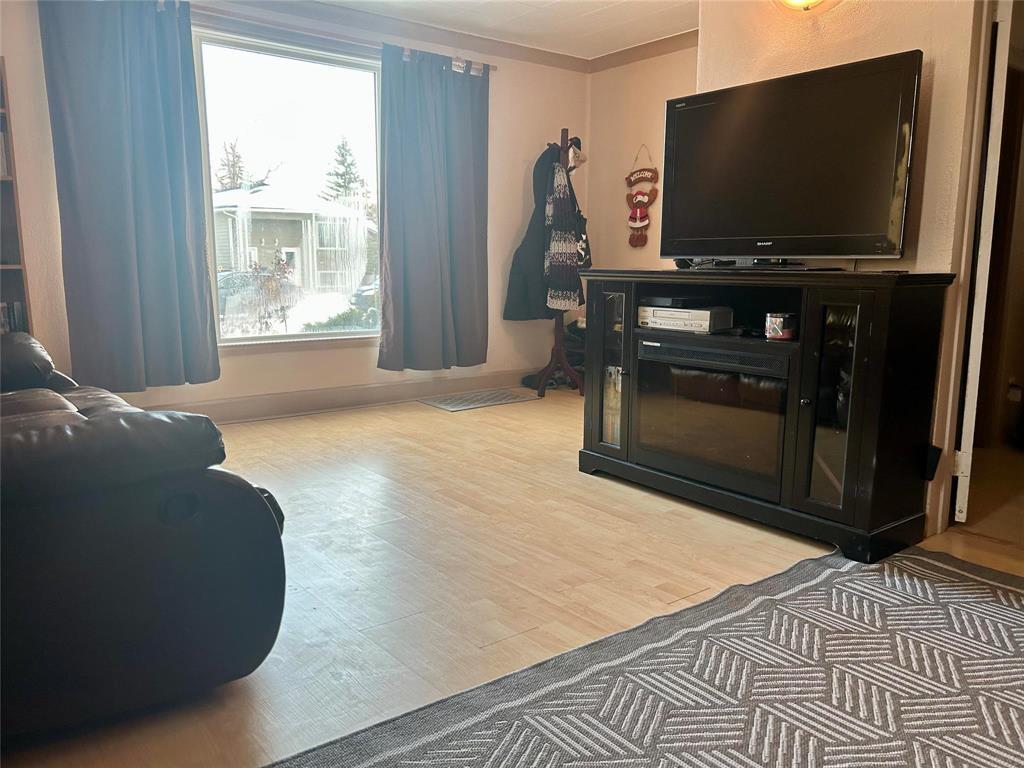1252 5 Street, Brandon, MB - Indoor