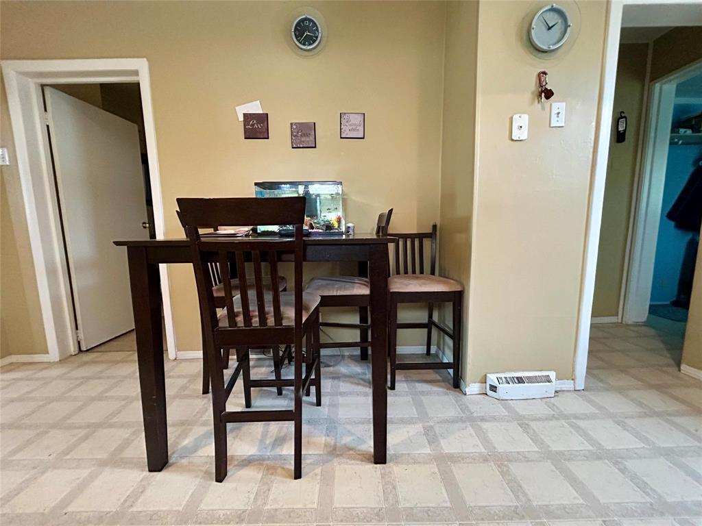 1252 5 Street, Brandon, MB - Indoor Photo Showing Dining Room