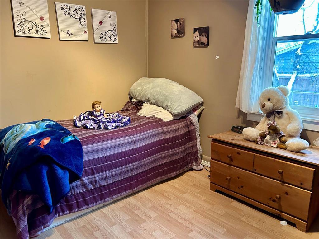1252 5 Street, Brandon, MB - Indoor Photo Showing Bedroom