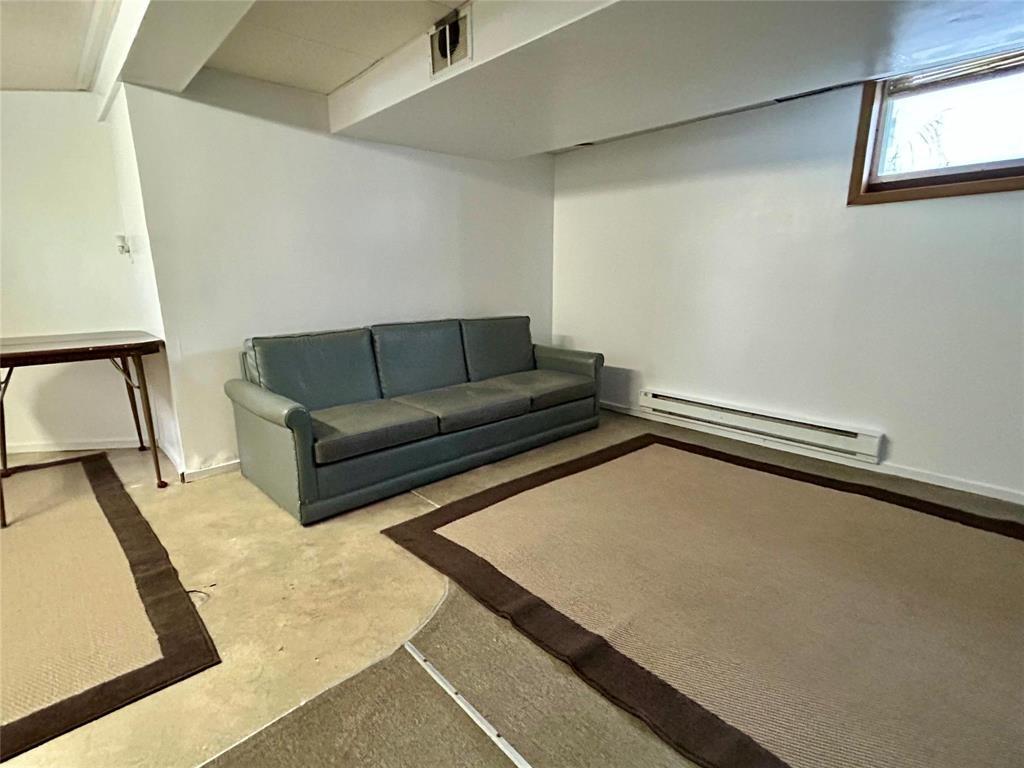 1252 5 Street, Brandon, MB - Indoor Photo Showing Other Room