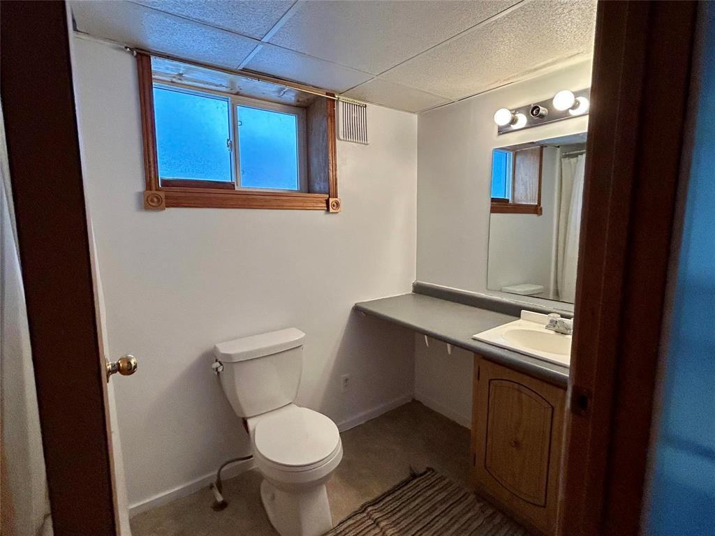 1252 5 Street, Brandon, MB - Indoor Photo Showing Bathroom