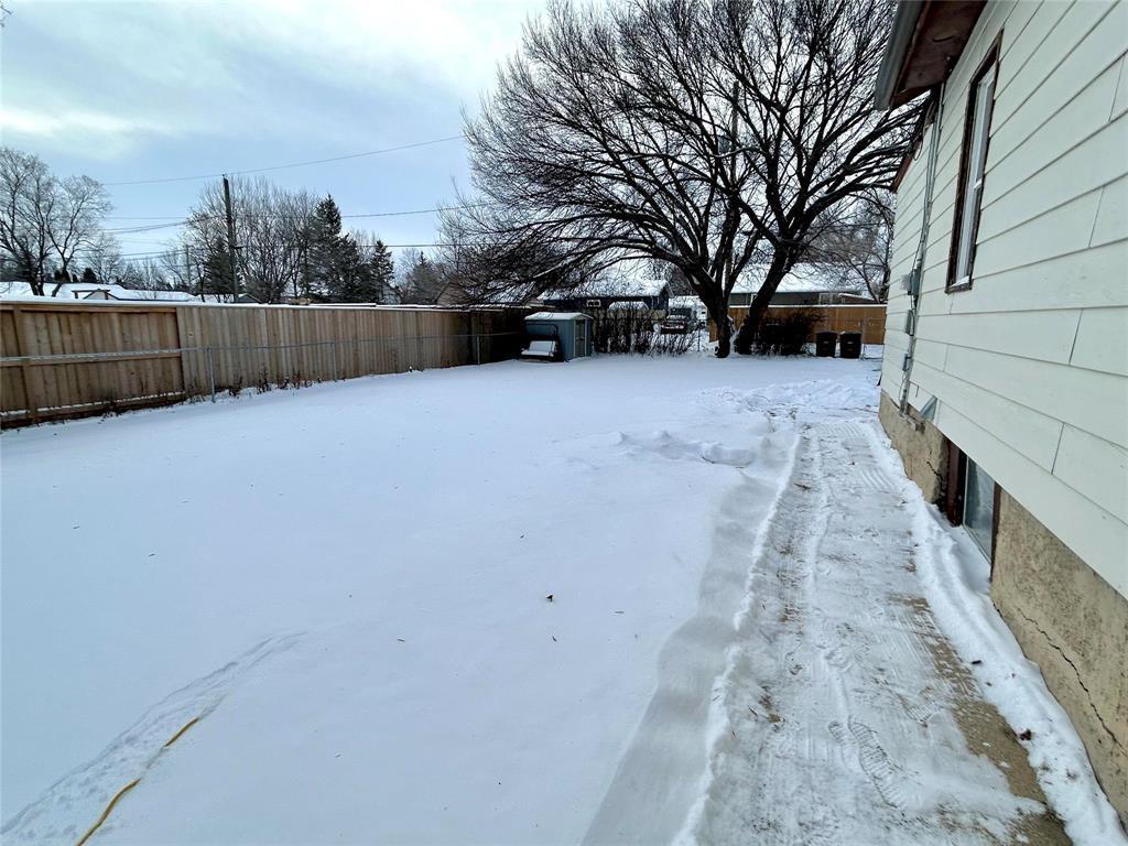 1252 5 Street, Brandon, MB - Outdoor