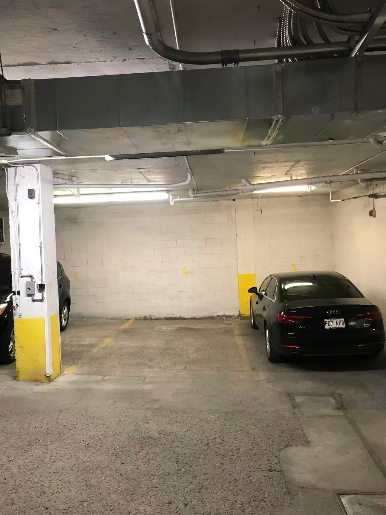 Garage - 105-960 Av. Ste-Croix, Montréal (Saint-Laurent), QC - Indoor Photo Showing Garage