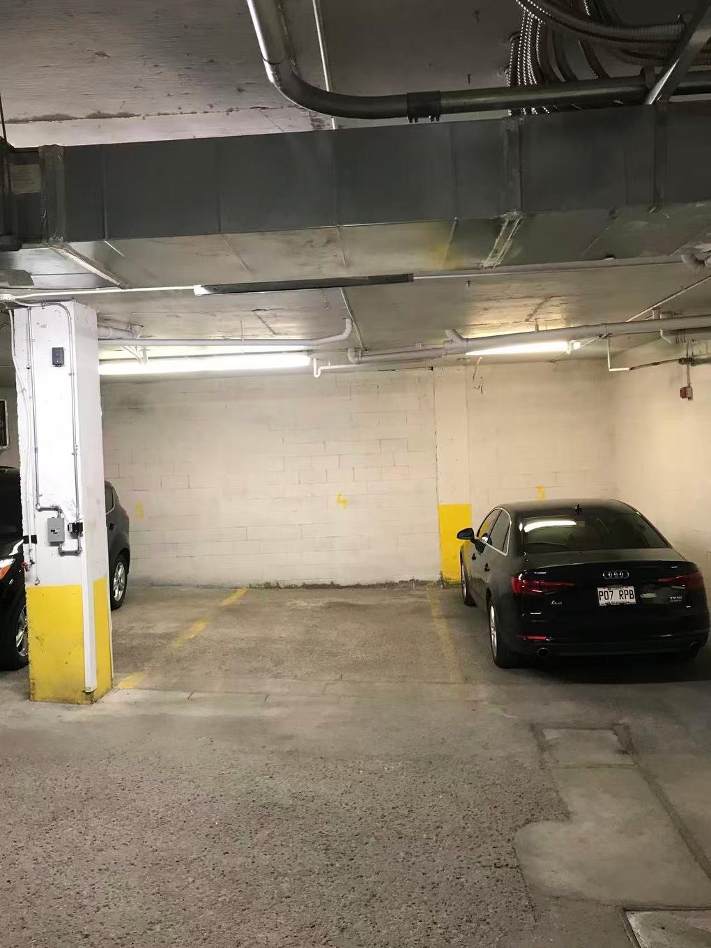 Garage - 105-960 Av. Ste-Croix, Montréal (Saint-Laurent), QC - Indoor Photo Showing Garage