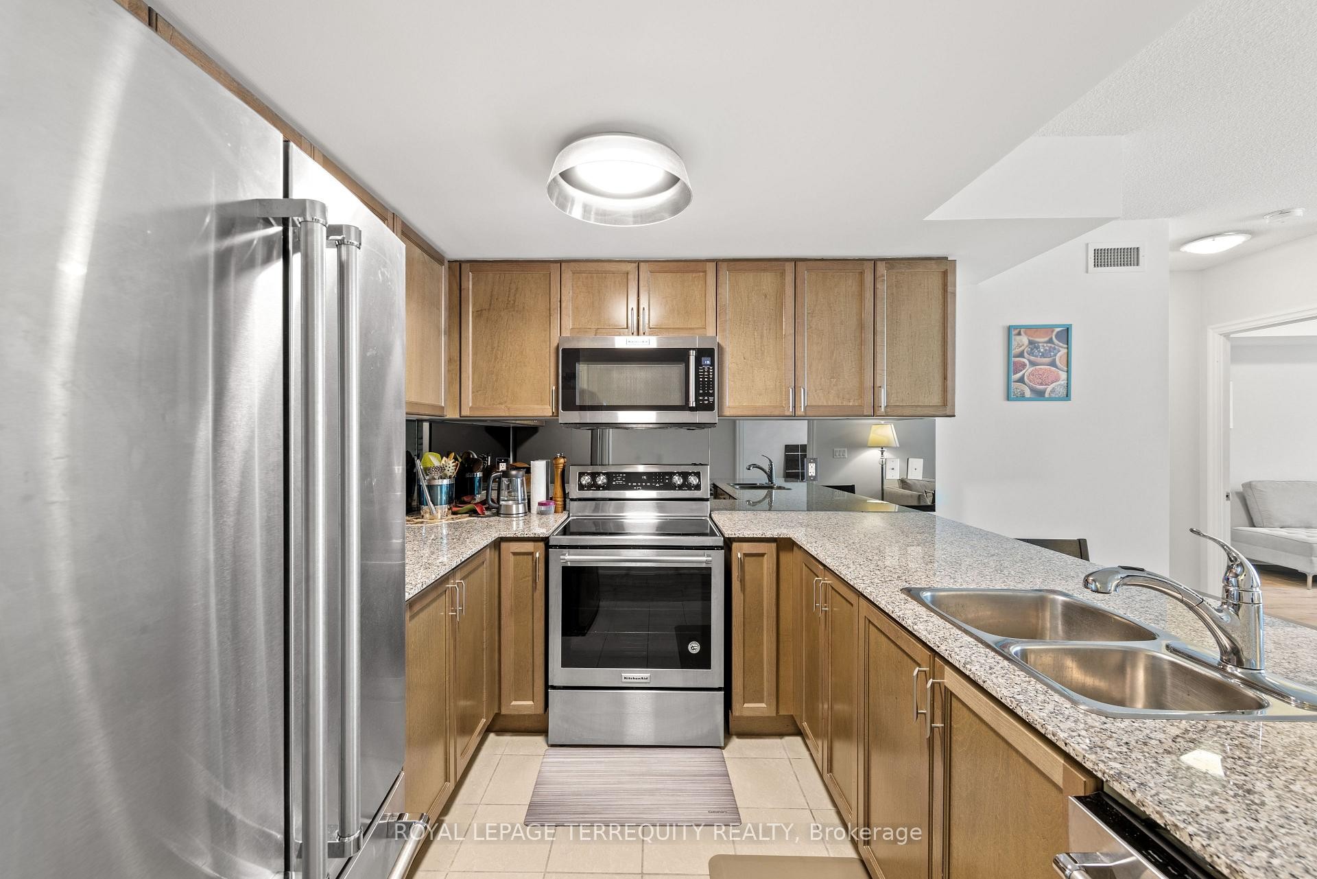 1410-8 Scollard Street, Toronto, ON - Indoor Photo Showing Kitchen With Stainless Steel Kitchen With Double Sink