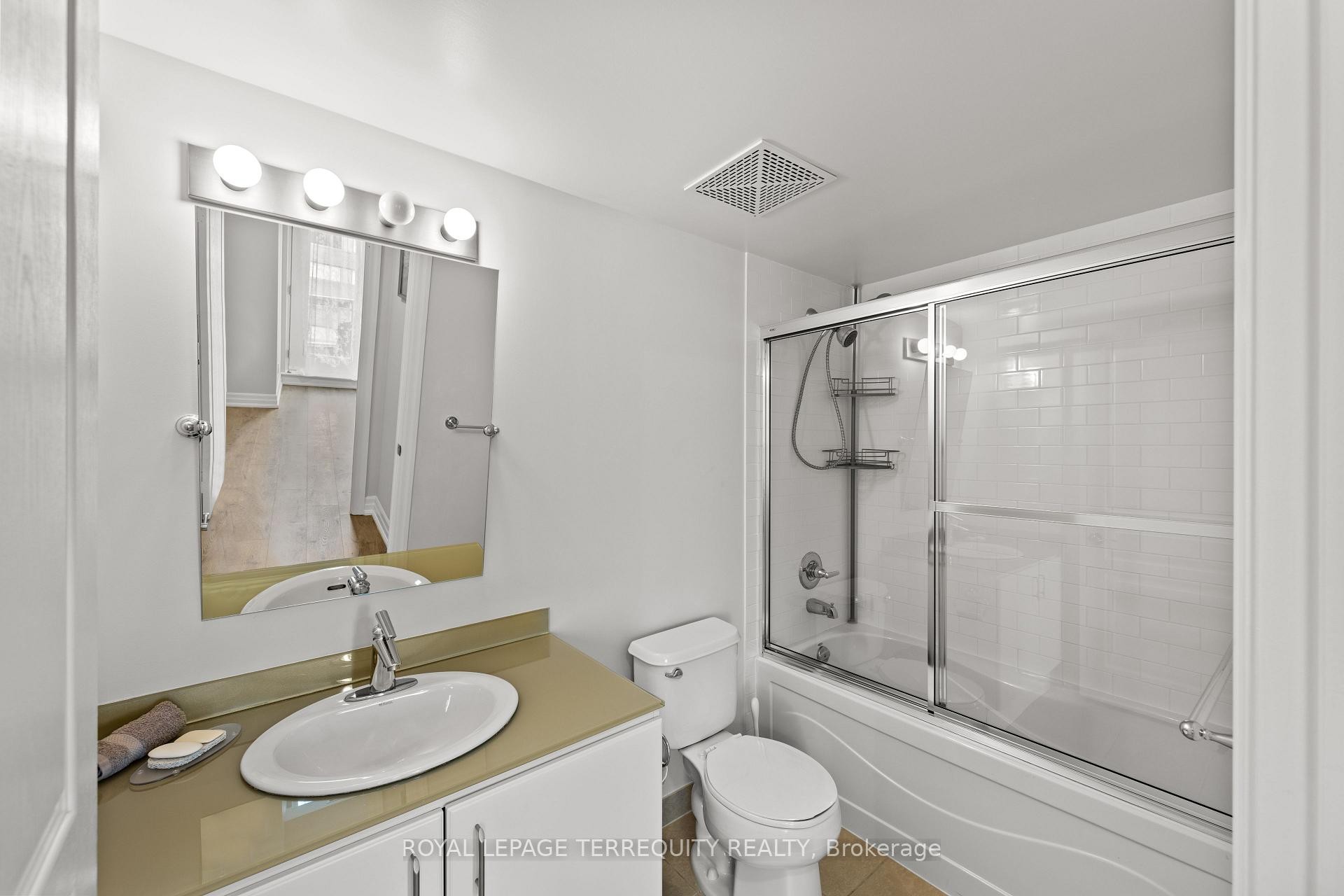 1410-8 Scollard Street, Toronto, ON - Indoor Photo Showing Bathroom