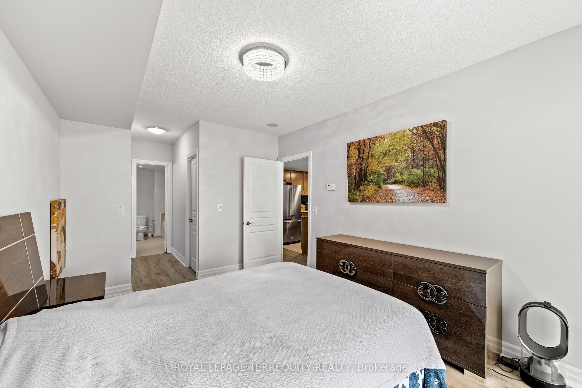 1410-8 Scollard Street, Toronto, ON - Indoor Photo Showing Bedroom