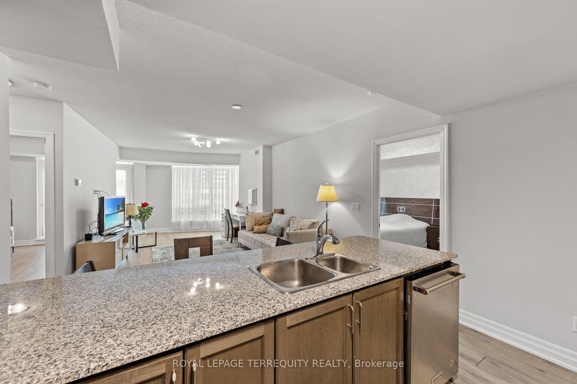 1410-8 Scollard Street, Toronto, ON - Indoor Photo Showing Kitchen With Double Sink