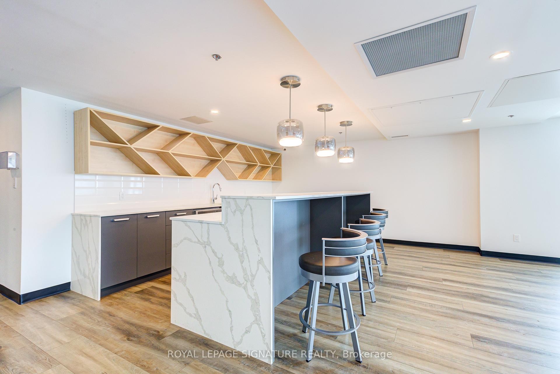 3901-60 Frederick Street, Kitchener, ON - Indoor