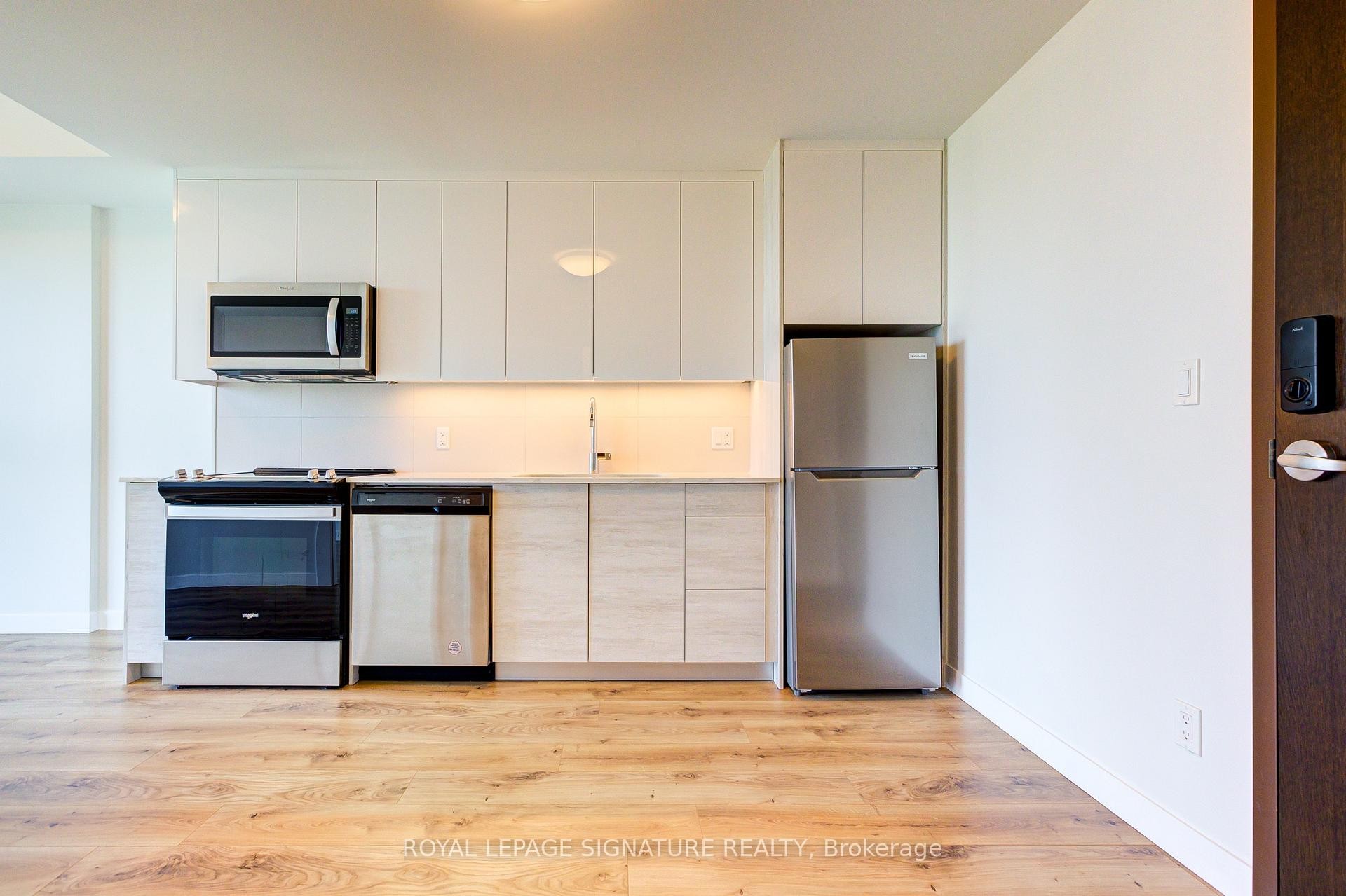 3901-60 Frederick Street, Kitchener, ON - Indoor Photo Showing Kitchen