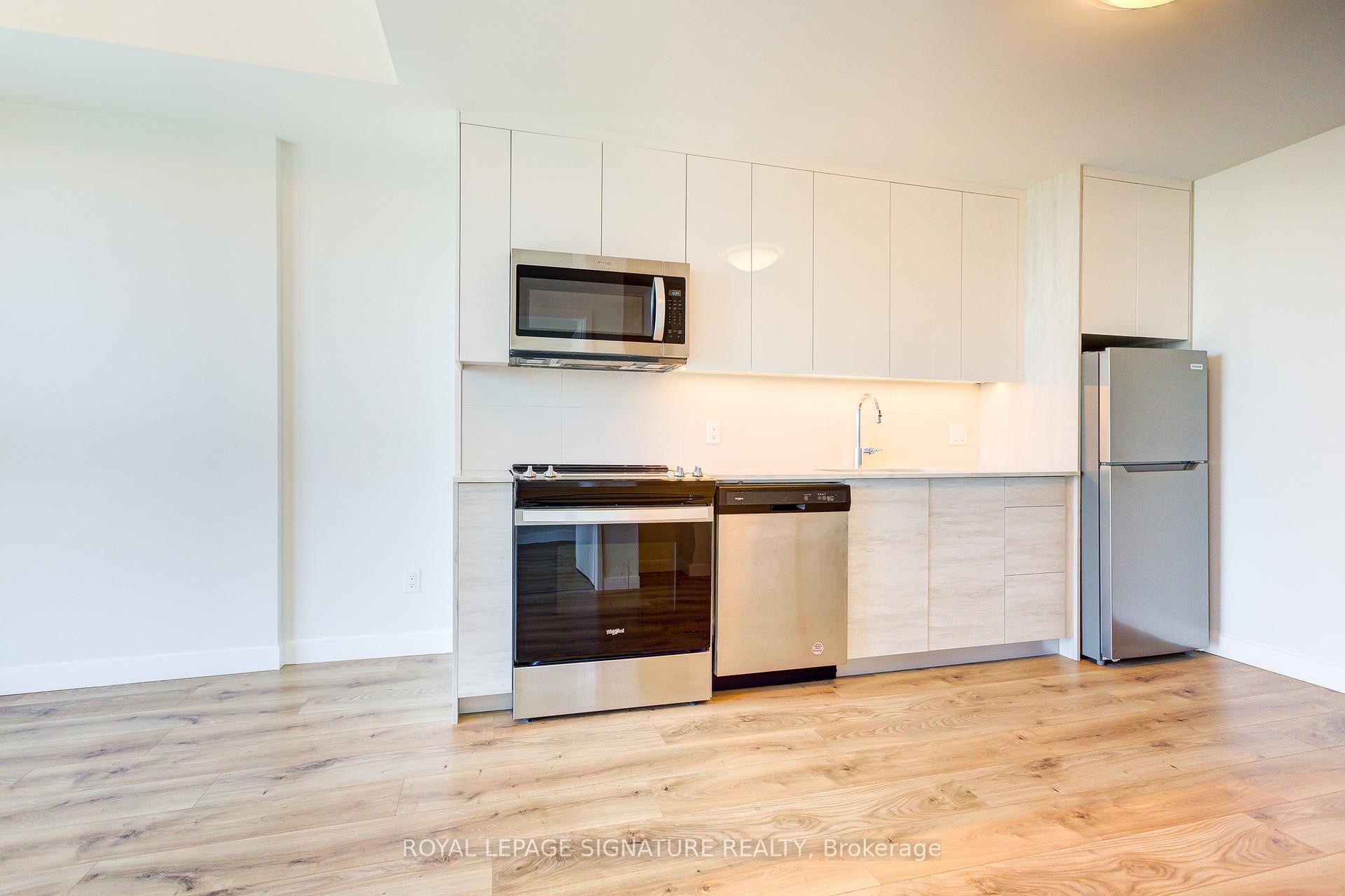 3901-60 Frederick Street, Kitchener, ON - Indoor Photo Showing Kitchen