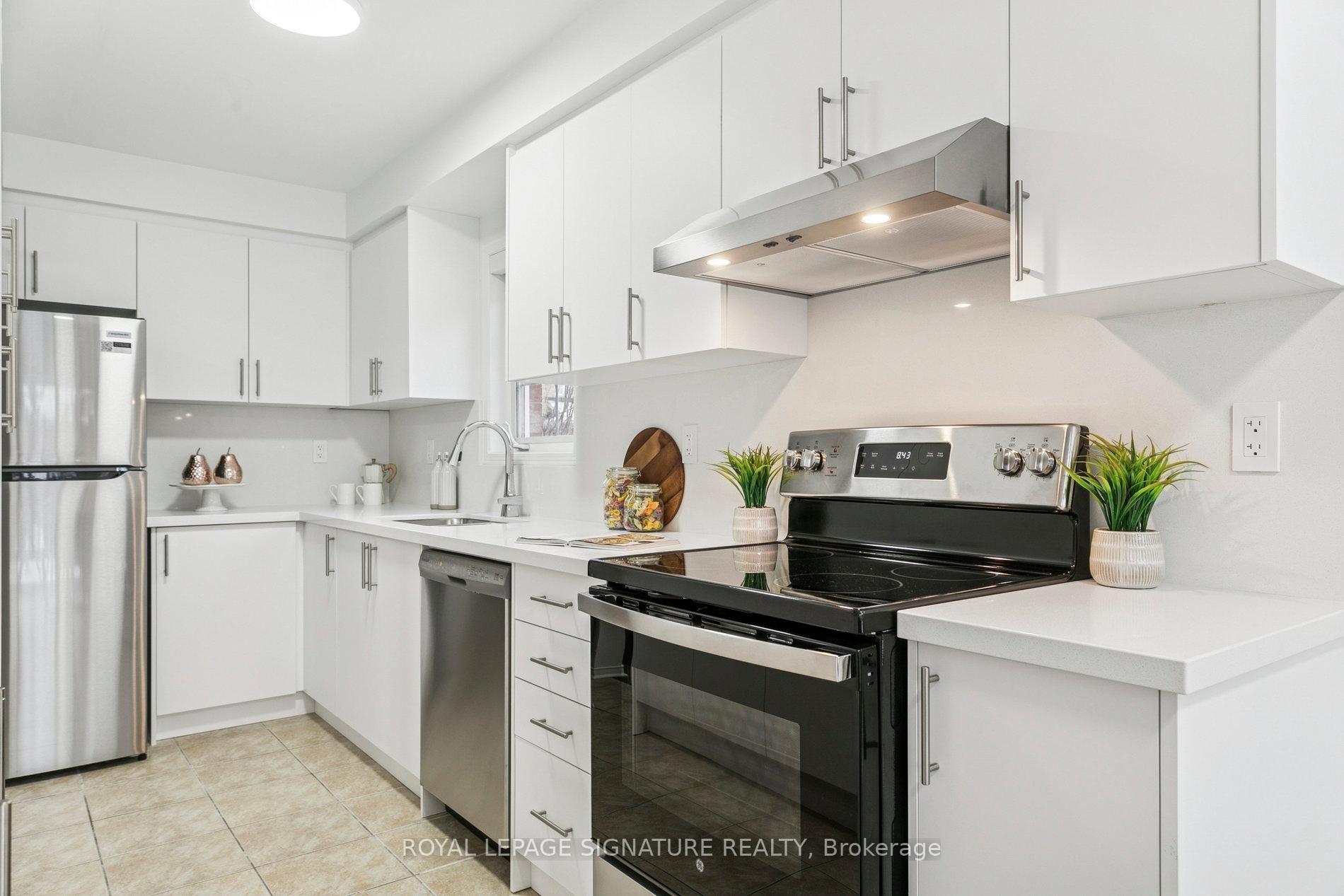 45-3950 Erin Centre Boulevard, Mississauga, ON - Indoor Photo Showing Kitchen