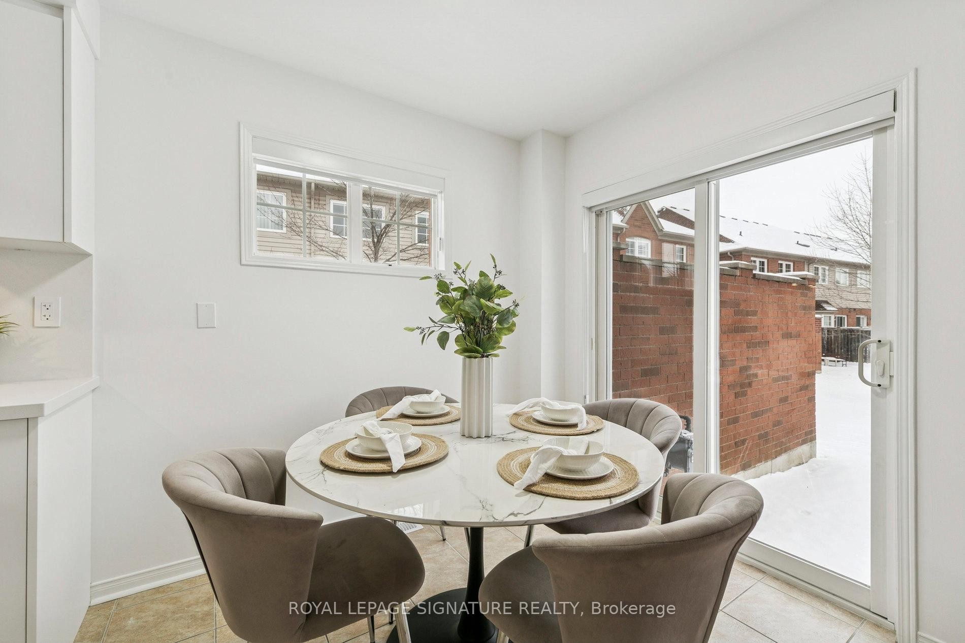45-3950 Erin Centre Boulevard, Mississauga, ON - Indoor Photo Showing Dining Room