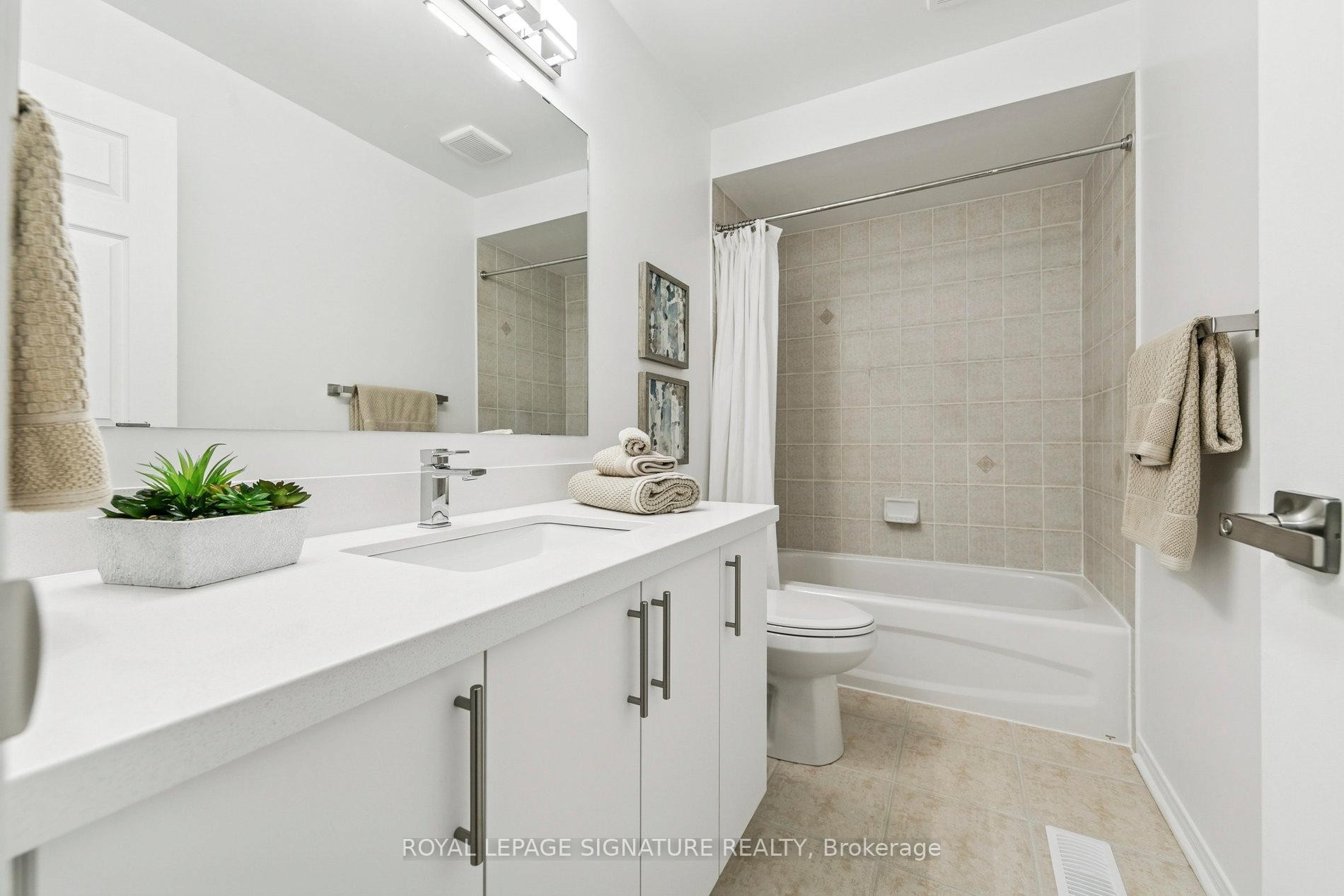 45-3950 Erin Centre Boulevard, Mississauga, ON - Indoor Photo Showing Bathroom