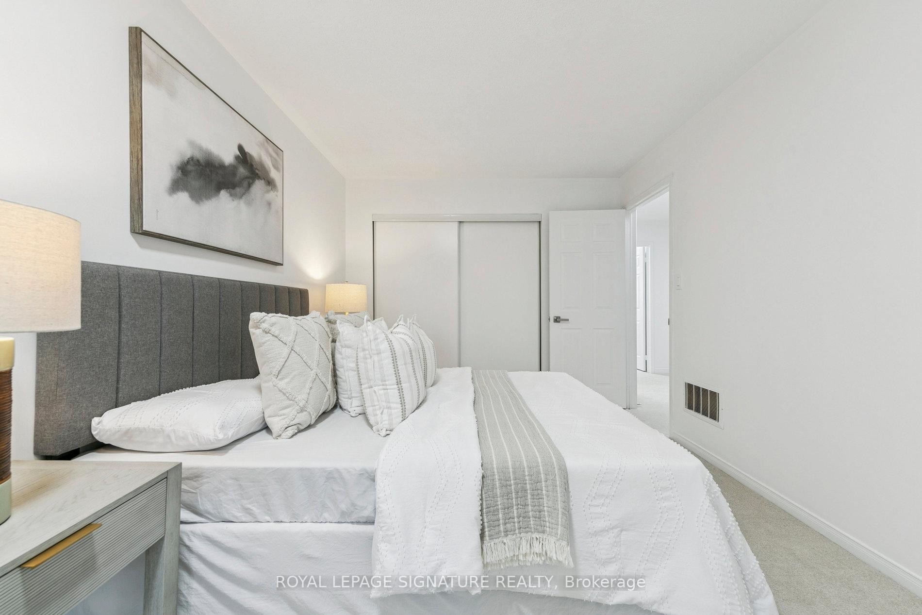 45-3950 Erin Centre Boulevard, Mississauga, ON - Indoor Photo Showing Bedroom