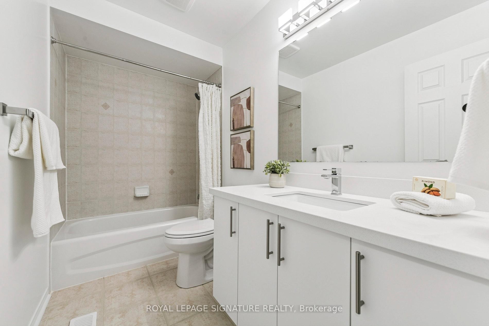 45-3950 Erin Centre Boulevard, Mississauga, ON - Indoor Photo Showing Bathroom