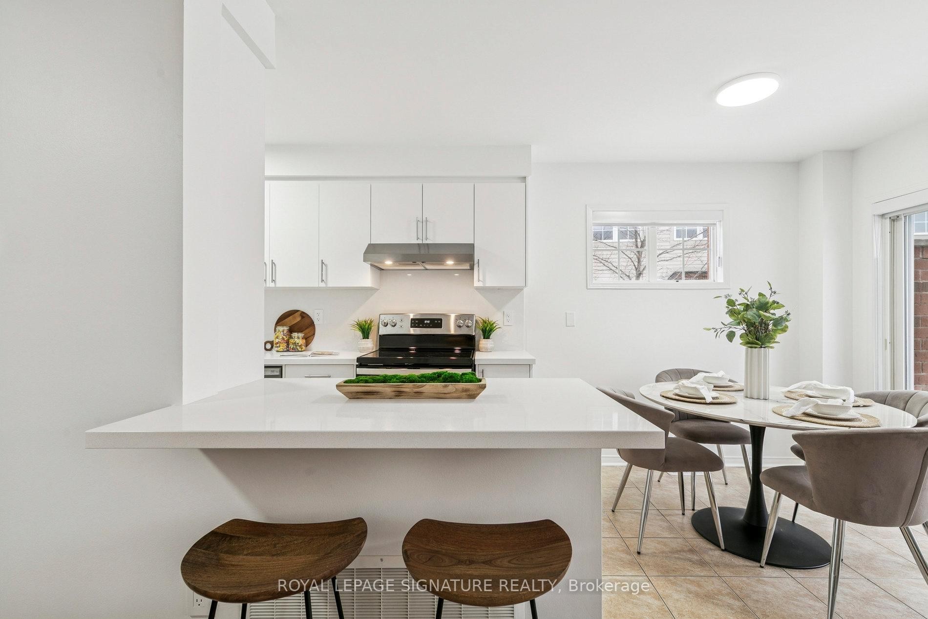 45-3950 Erin Centre Boulevard, Mississauga, ON - Indoor