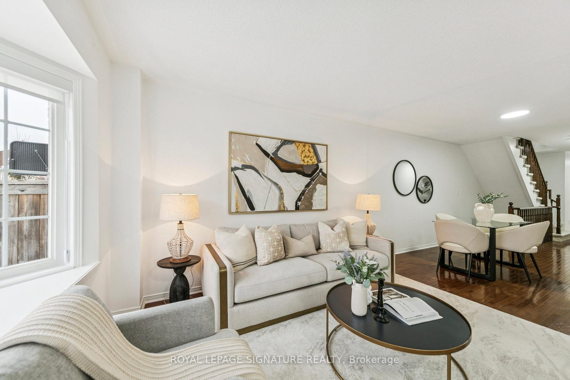 45-3950 Erin Centre Boulevard, Mississauga, ON - Indoor Photo Showing Living Room