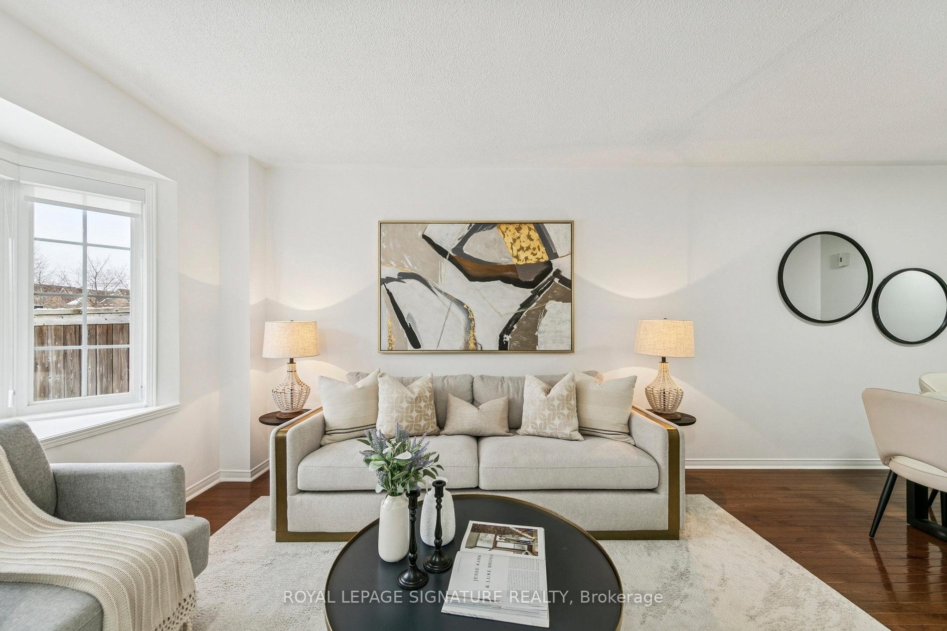 45-3950 Erin Centre Boulevard, Mississauga, ON - Indoor Photo Showing Living Room