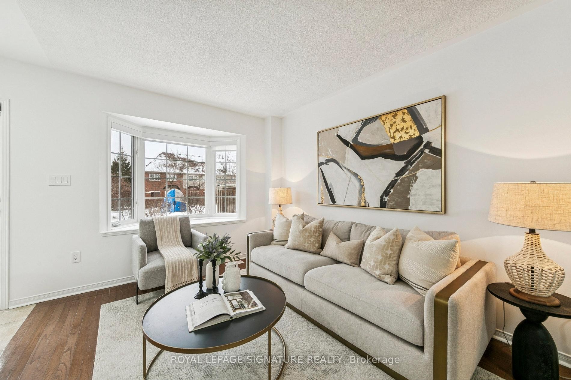 45-3950 Erin Centre Boulevard, Mississauga, ON - Indoor Photo Showing Living Room