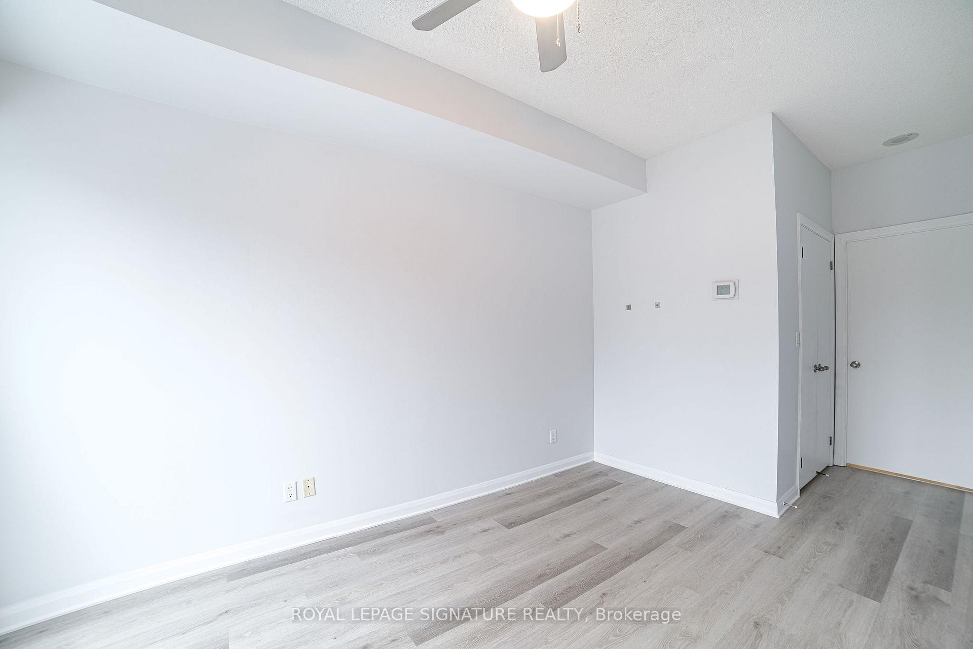 402-11 Soho Street, Toronto, ON - Indoor Photo Showing Other Room