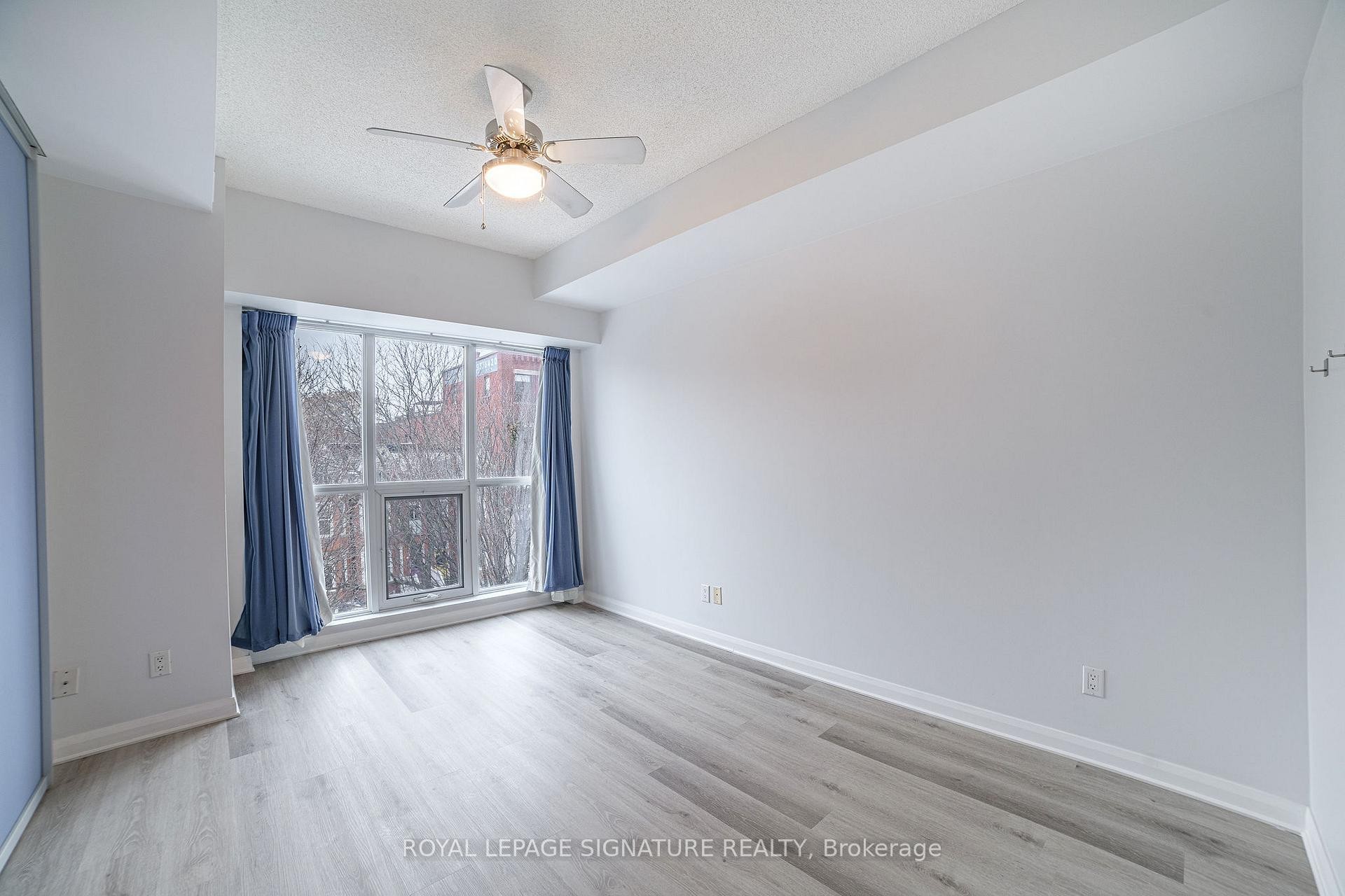 402-11 Soho Street, Toronto, ON - Indoor Photo Showing Other Room