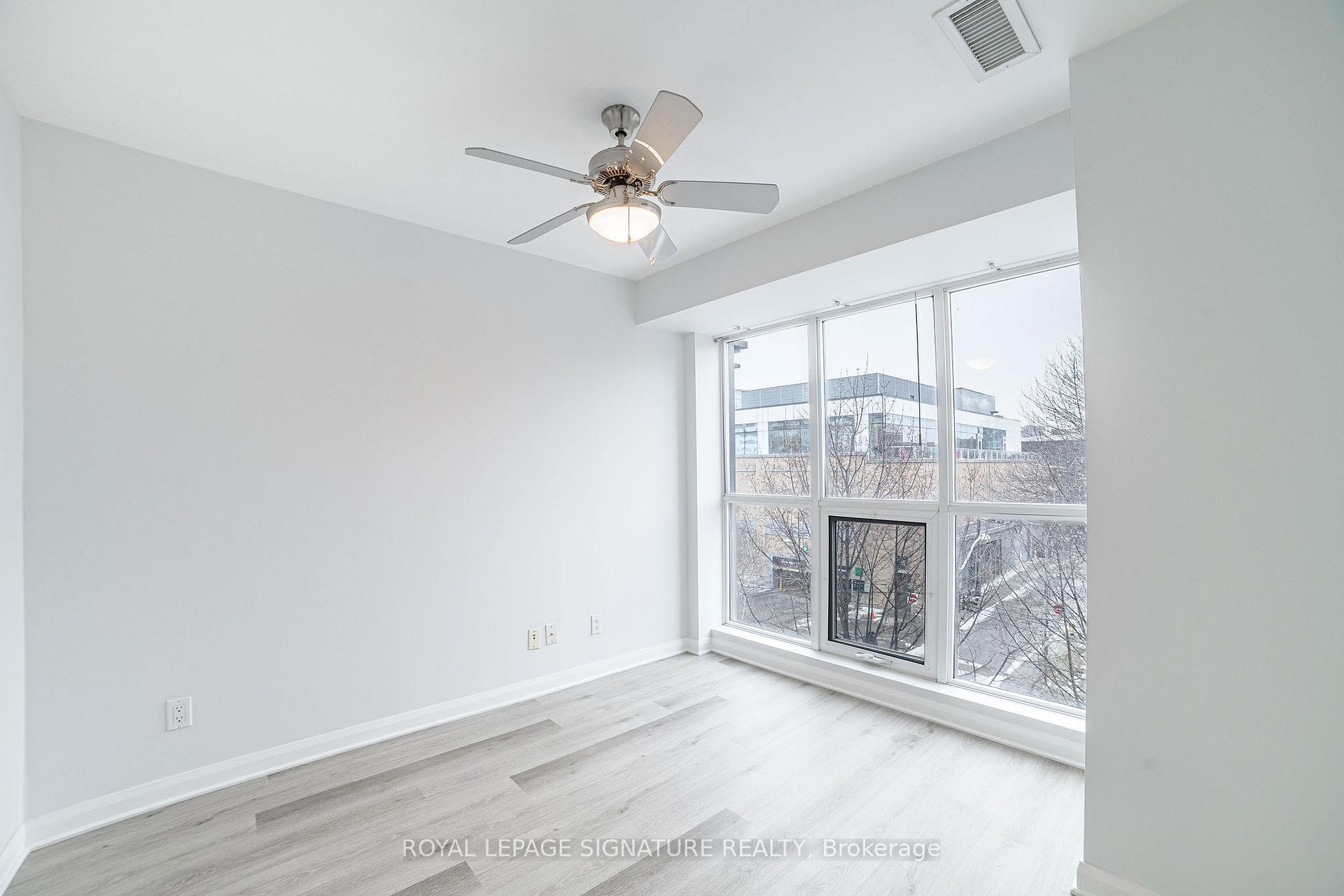 402-11 Soho Street, Toronto, ON - Indoor Photo Showing Other Room