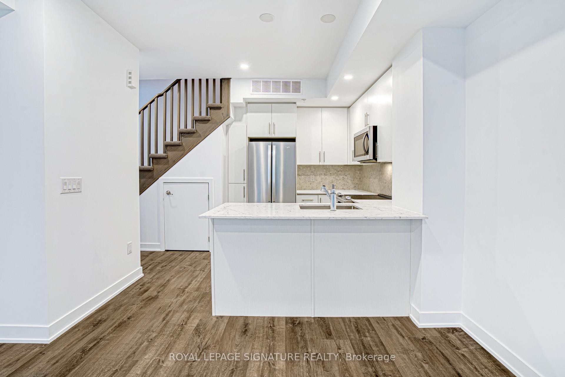 7-3492 Widdicombe Way, Mississauga, ON - Indoor Photo Showing Kitchen With Double Sink