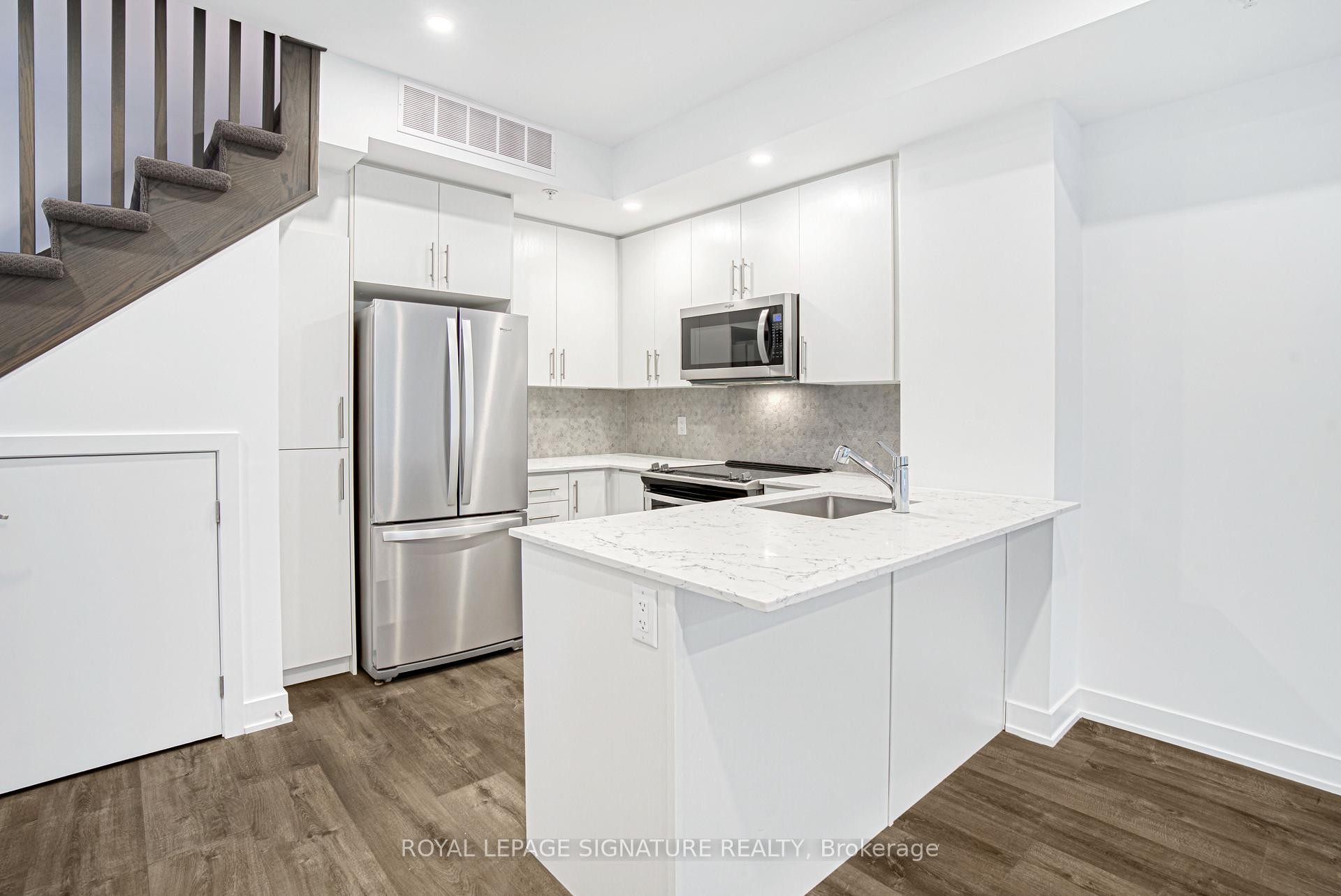 7-3492 Widdicombe Way, Mississauga, ON - Indoor Photo Showing Kitchen With Upgraded Kitchen