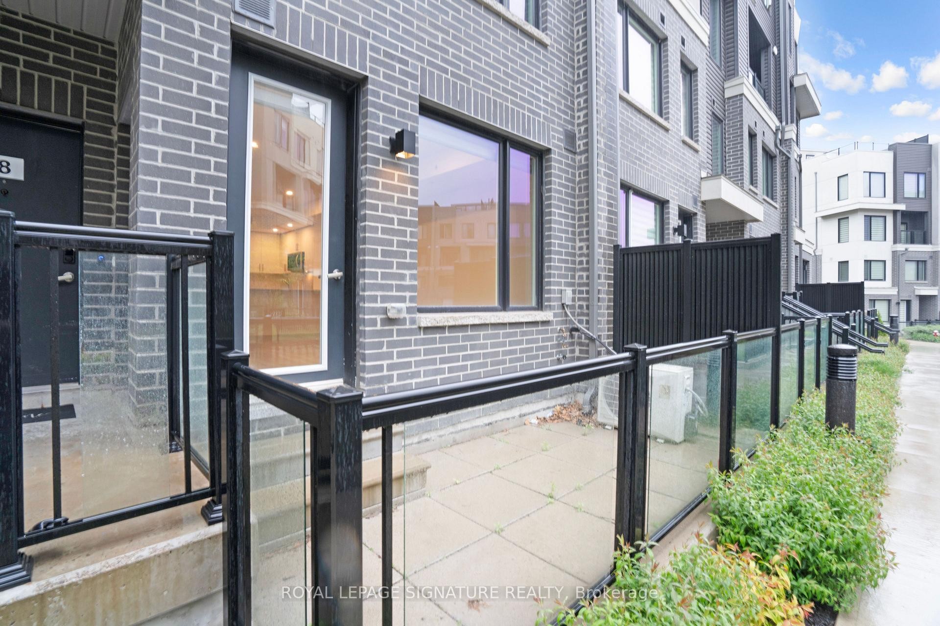 7-3492 Widdicombe Way, Mississauga, ON - Outdoor