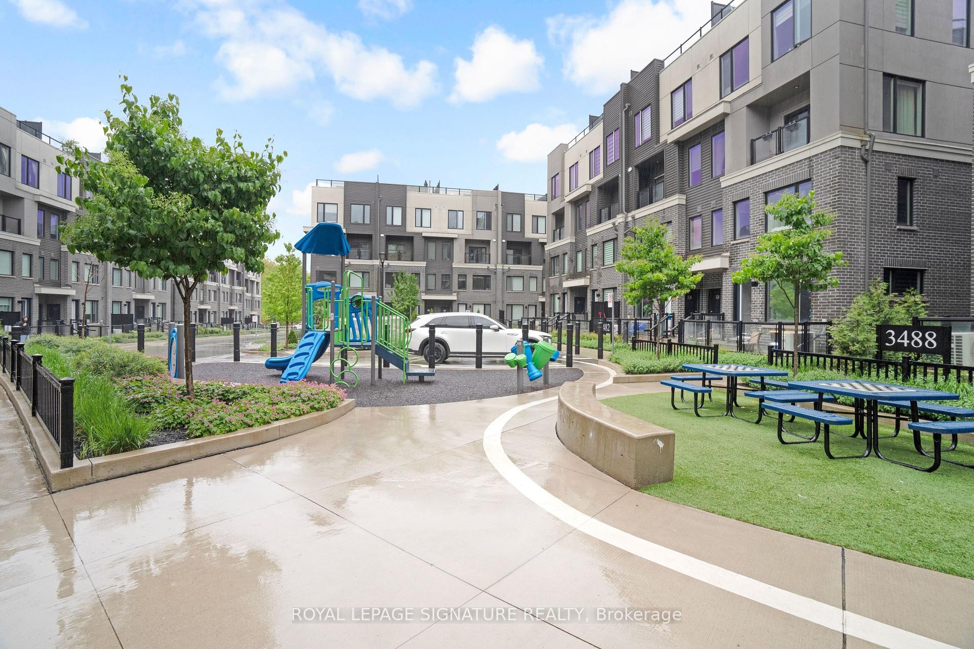 7-3492 Widdicombe Way, Mississauga, ON - Outdoor